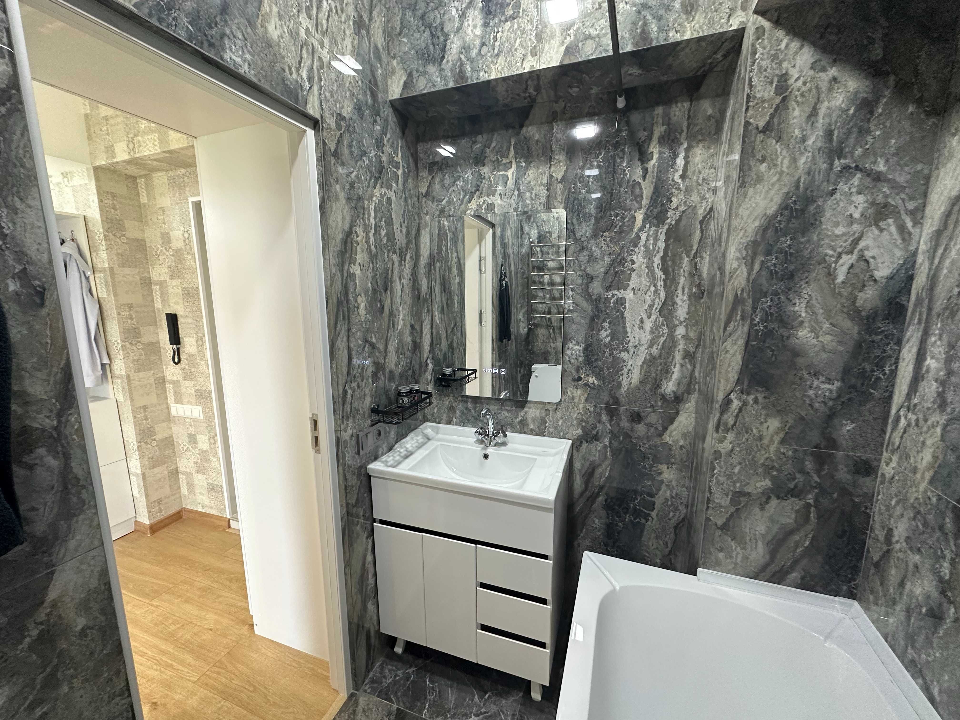 Продается квартира, ЦУМ, Айбек, Космонавты, 2/9/9 [50m2]