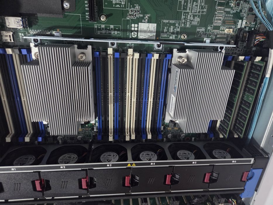 Server HP ProLiant DL380 Gen9 24SFF - 24 TB Stocare