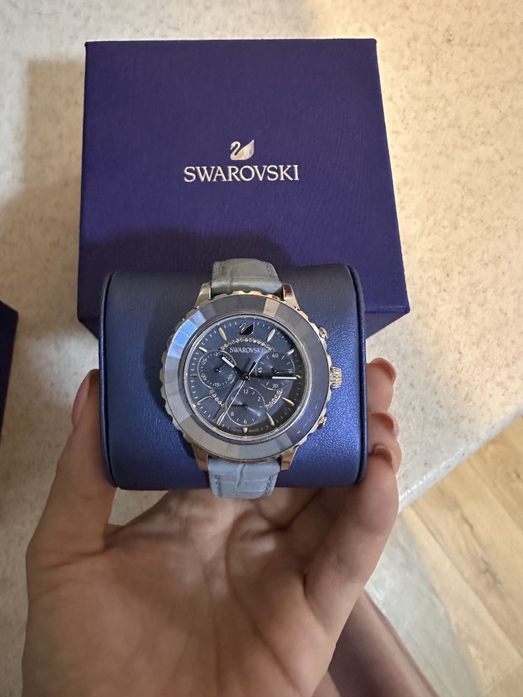 Продам часы Swarovski