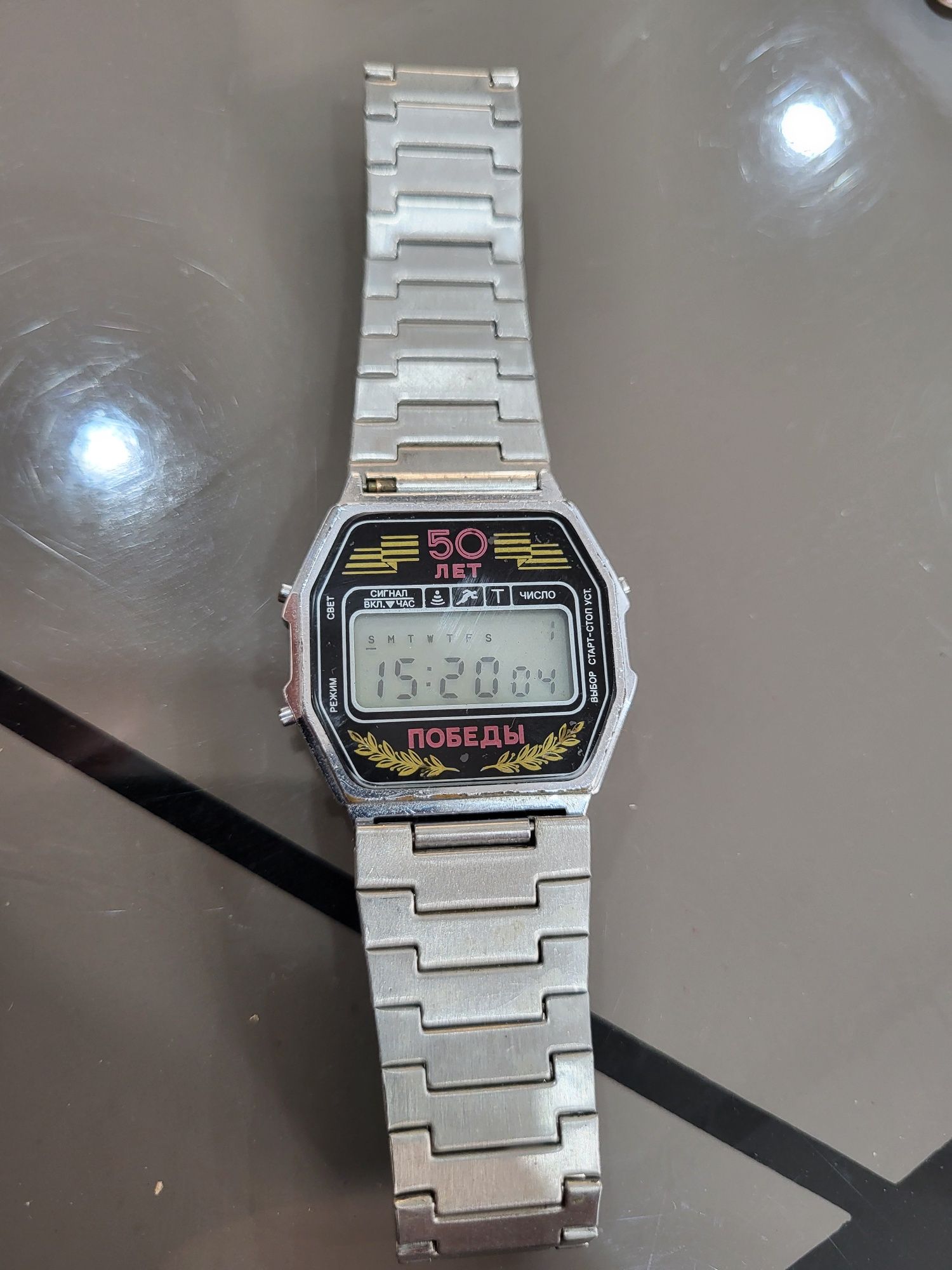 Наручные часы CASIO.