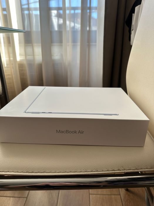 Apple Macbook Air 13.6 inch Sky Blue