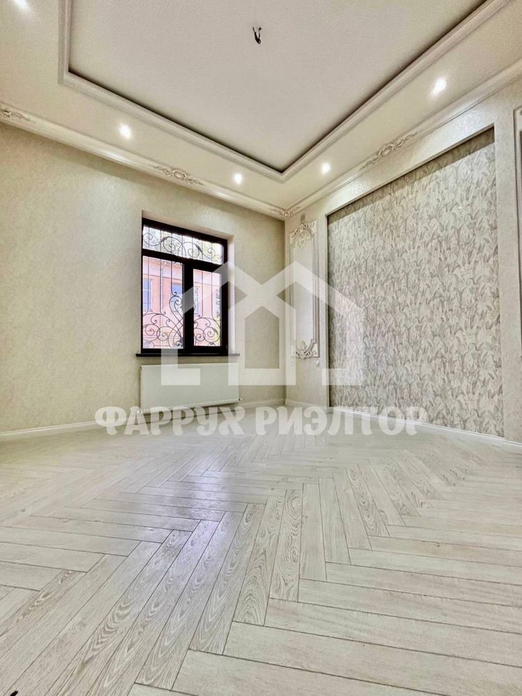 Буюк Ипак Йули 3 сотки  450м2 3 уровня