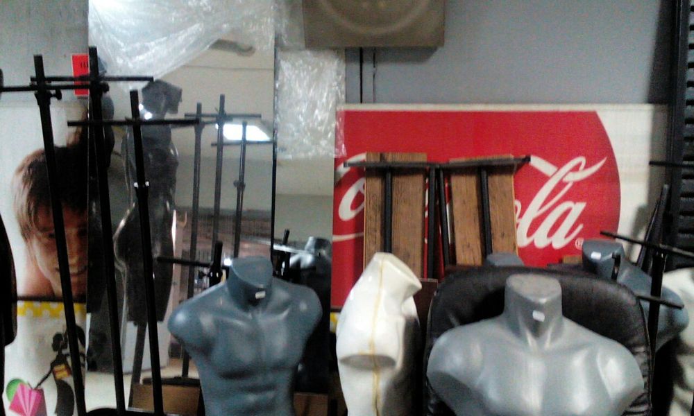 Мъжки торсове и манекени