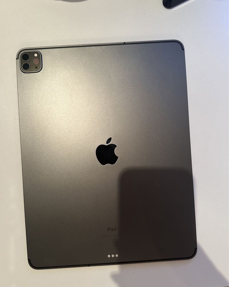 iPad Pro 12,9-дюймовый (4-го поколения) 256гб