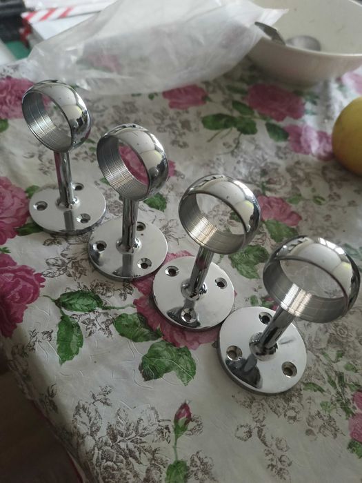 Отдам даром крепление на полотенцесушитель