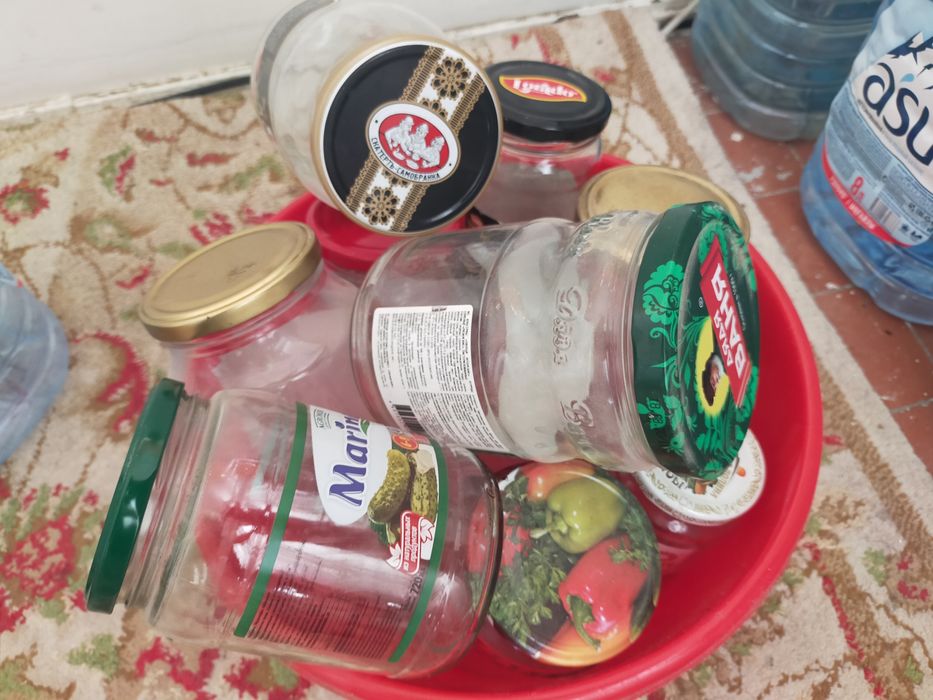 Банки даром отдам из 4 мкр