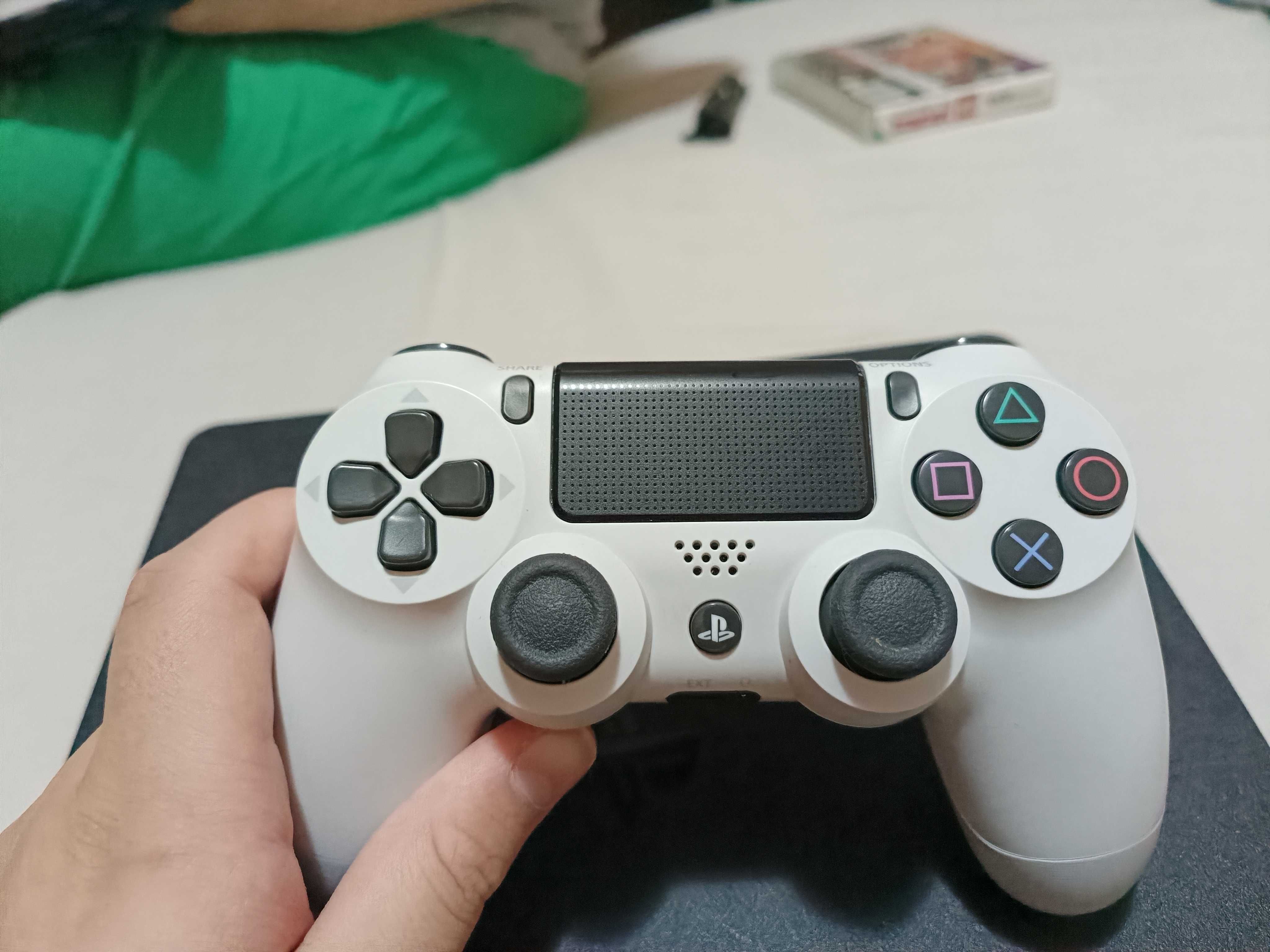 Ps4 normal +5 jocuri +2 controller