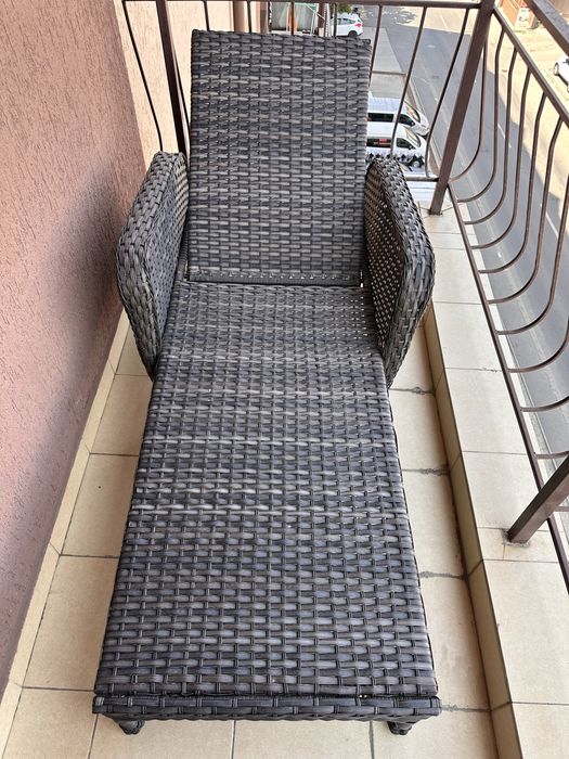 Vand sezlong nou Mobexpert cu perna lui,foarte solid