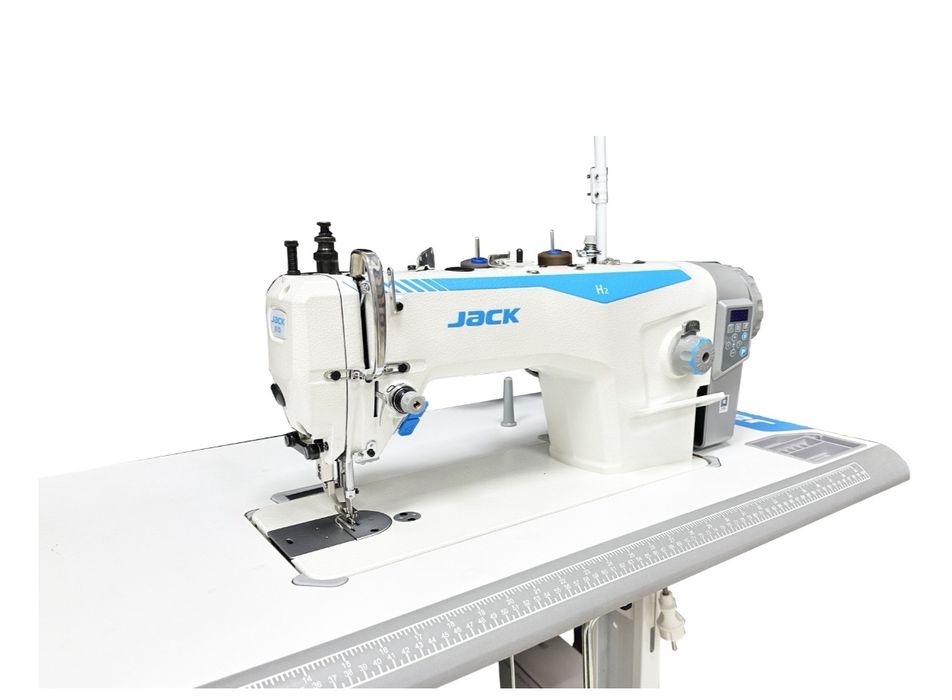 Продам абсолютно новую швейную машинку