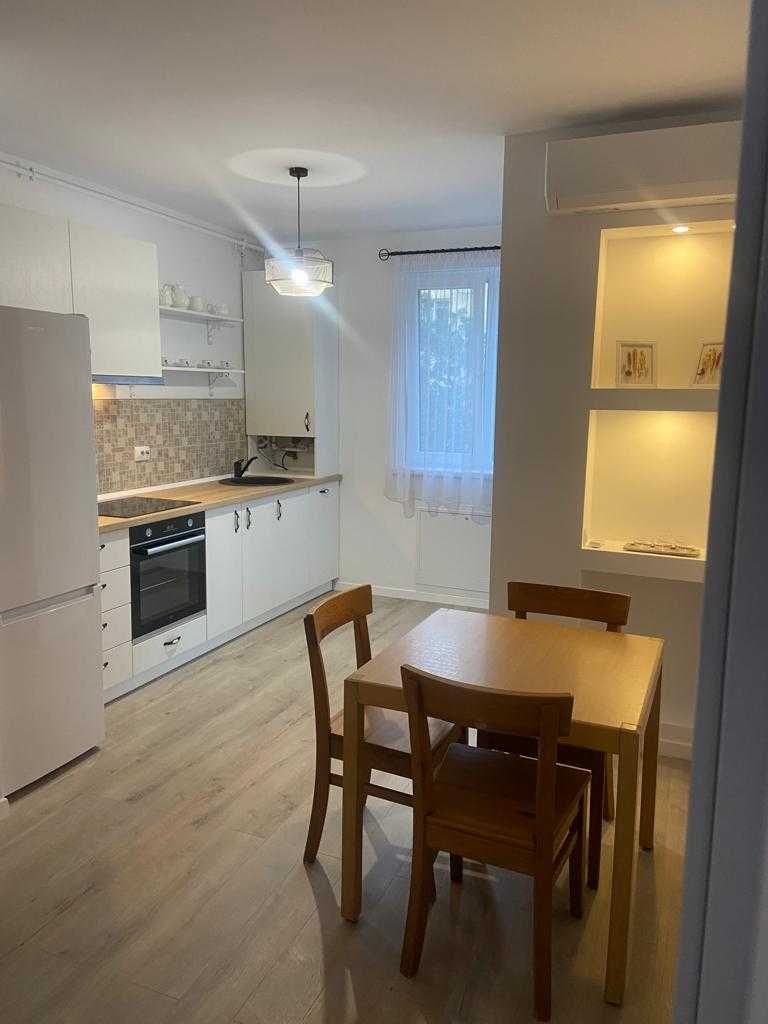 Închiriez apartament zona centrală