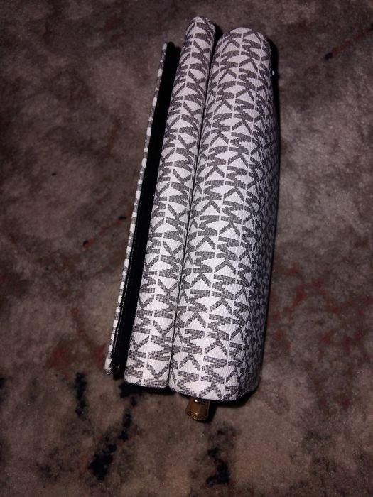 Portofel de damă nou,fără eticheta