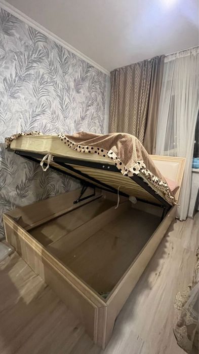 Продам кровать с подъемным механизмом