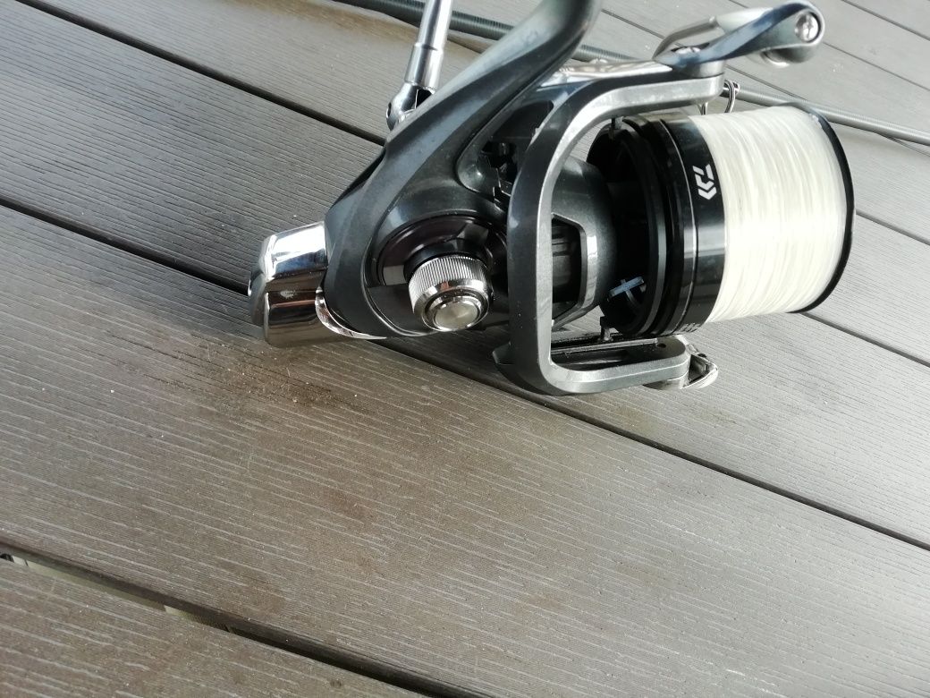 Vând 3 bucati de Daiwa Emblem 5000 QDA