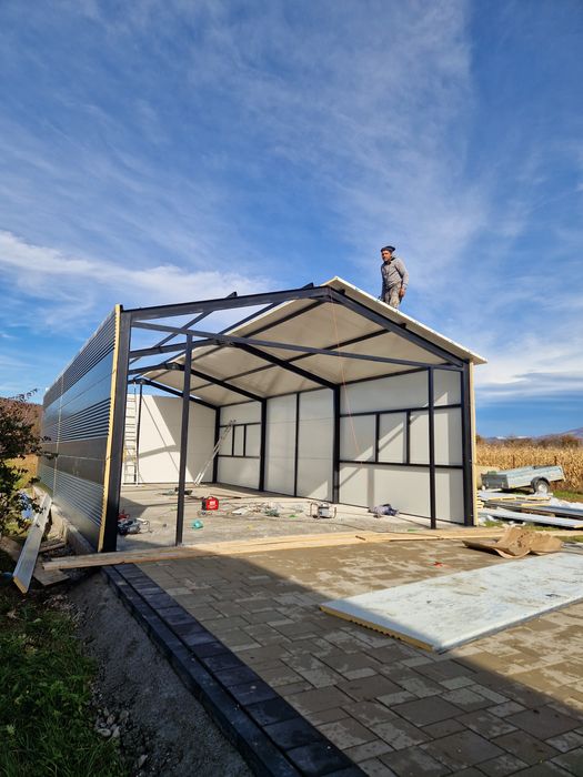 Vând structura metalica