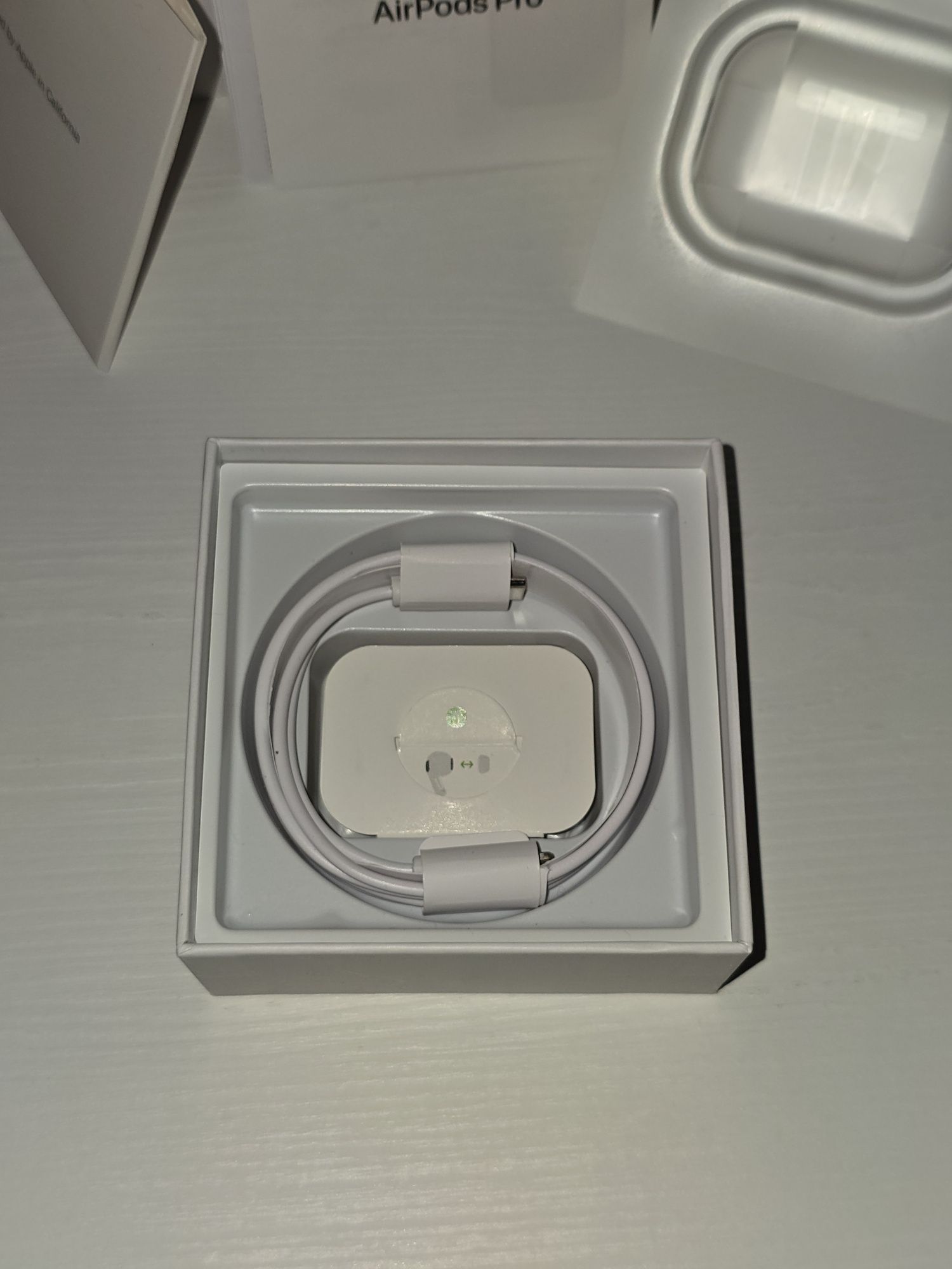Căști AirPods Pro 2, MagSafe Charging Case