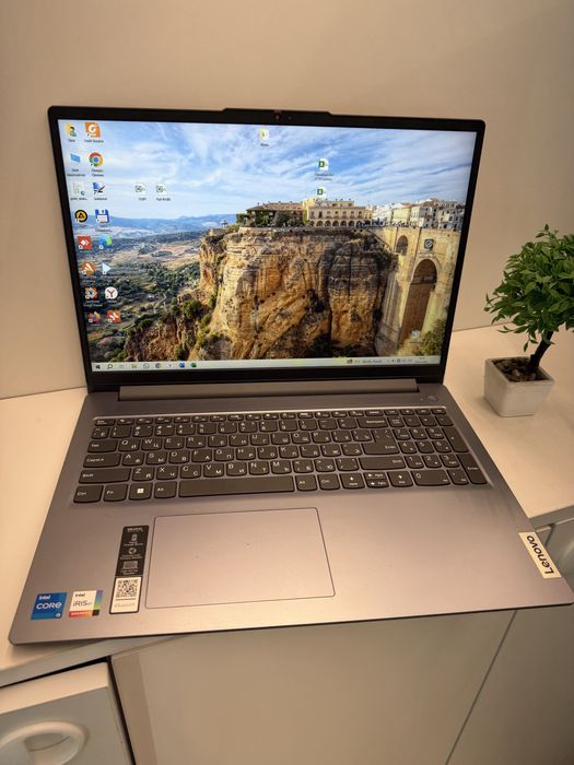 Ноутбук Lenovo 16.8