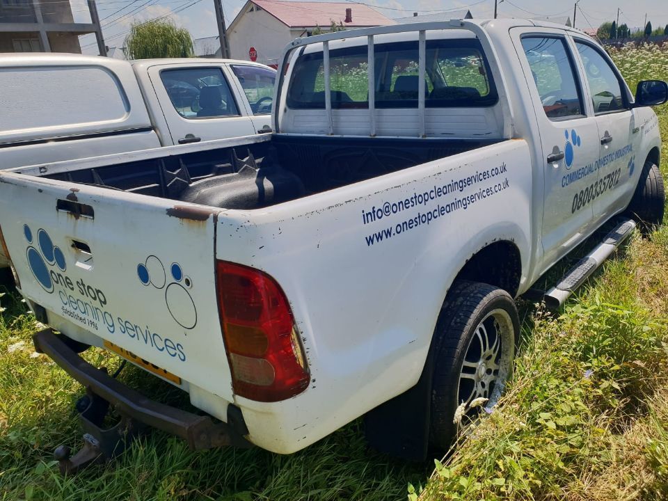 dezmembrez Toyota Hilux 2010 motor 2.5d 2kd-ftv 106kw 144cp jante r20 planetara cardan fuzeta punte spate stanga dreapta fata aripa etrier bara fata capota dezmembrari