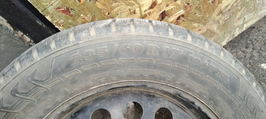 Продам шины  235/60/17