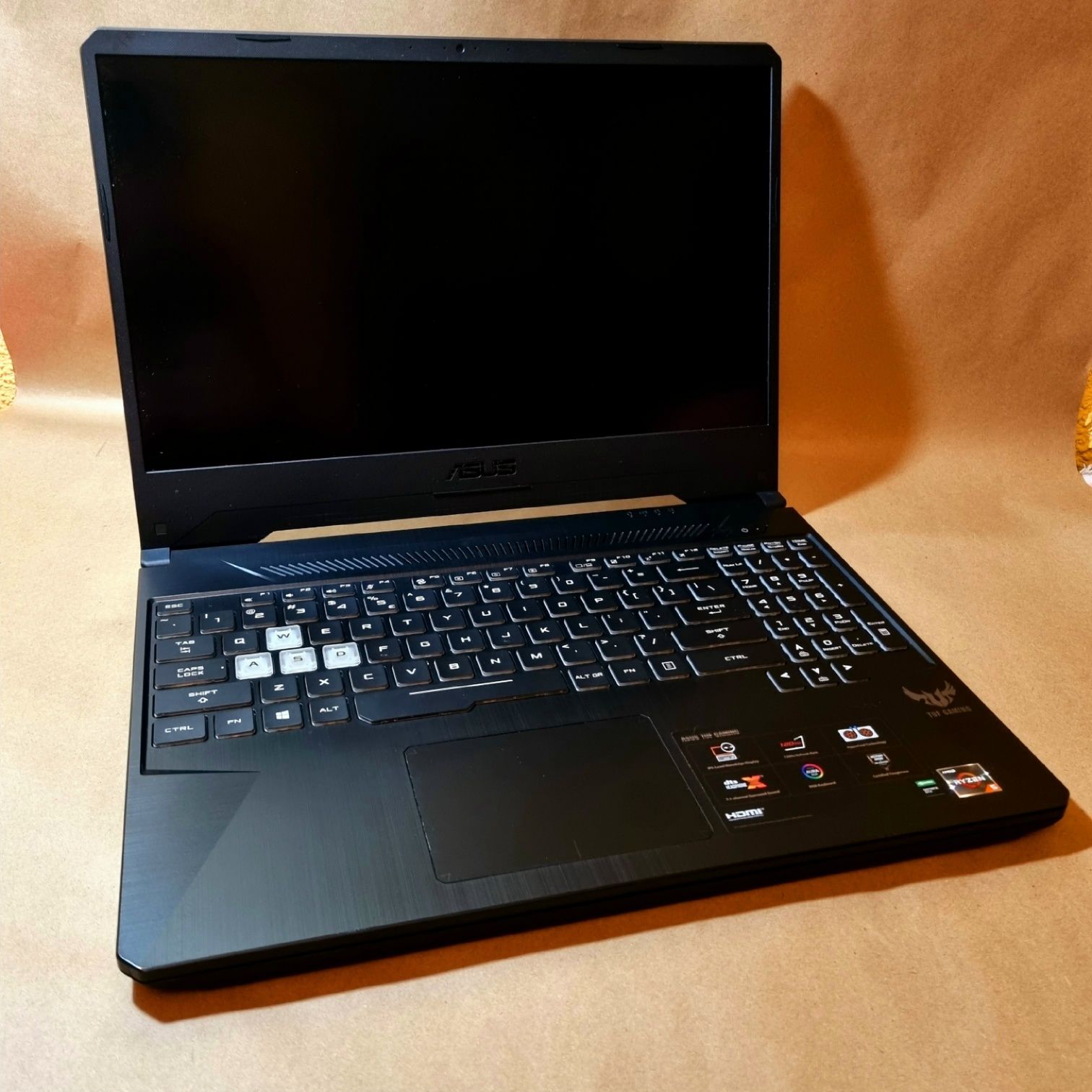 Laptop gaming Asus cu Windows 10 preinstalat + ghiozdănel