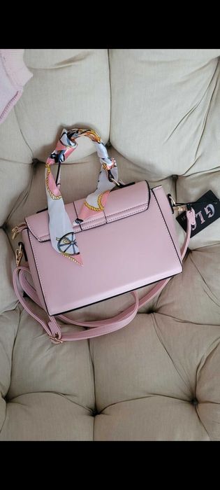 Чисто нова дамска чанта