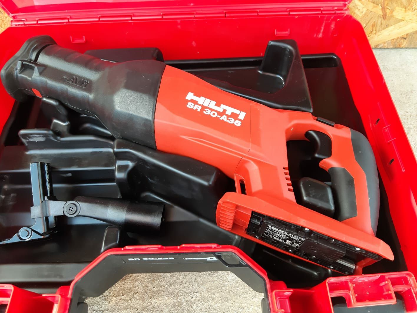 Hilti ferestrau sabie pe acumulatori de 36 V