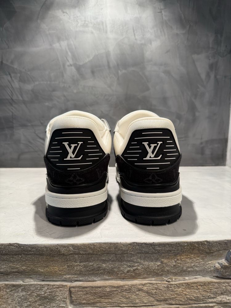 КАТО ЧИСТО НОВИ Louis Vuitton Trainers