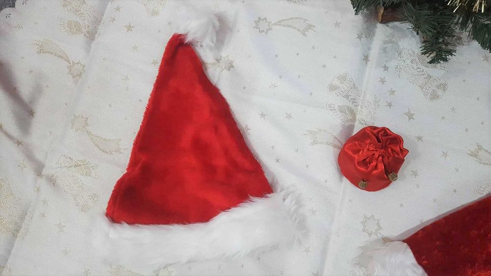 Покривка + елха + украса за Коледа