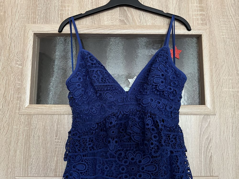Рокля с дантела Guess