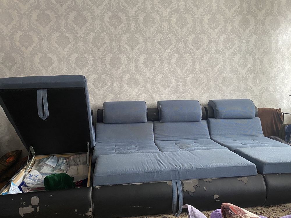 Продам срочно диван б/у но чистый