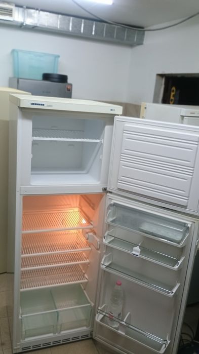 Хладилник с горна камера Liebherr