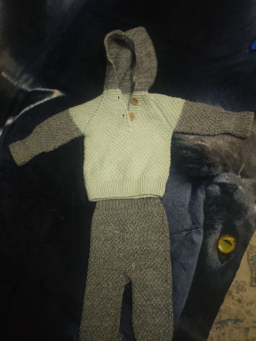 Продам костюмчик