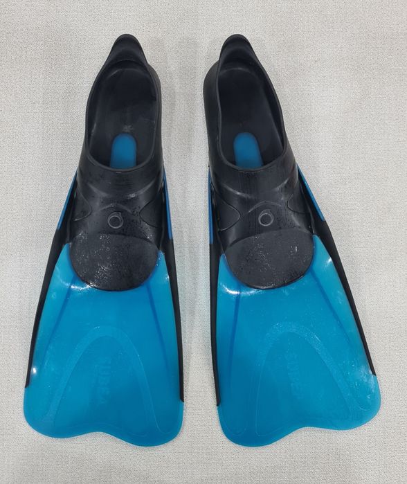 Ласты для плавания.