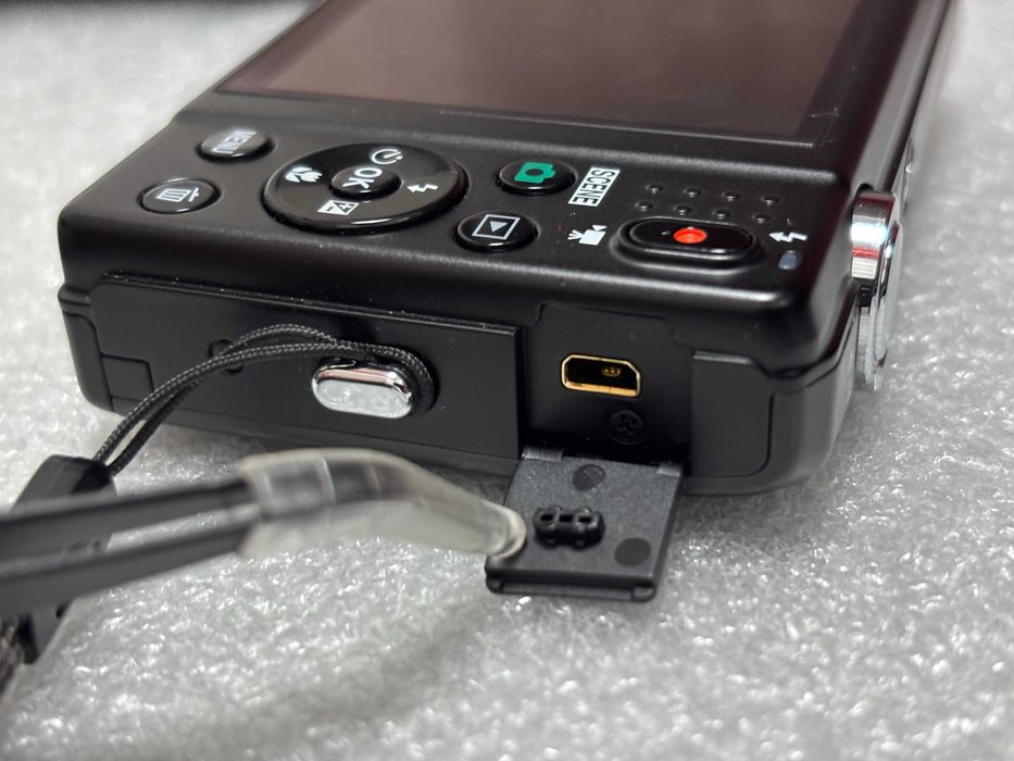 Перфектен! Като нов! Цифров Фотоапарат Nikon Coolpix S6700