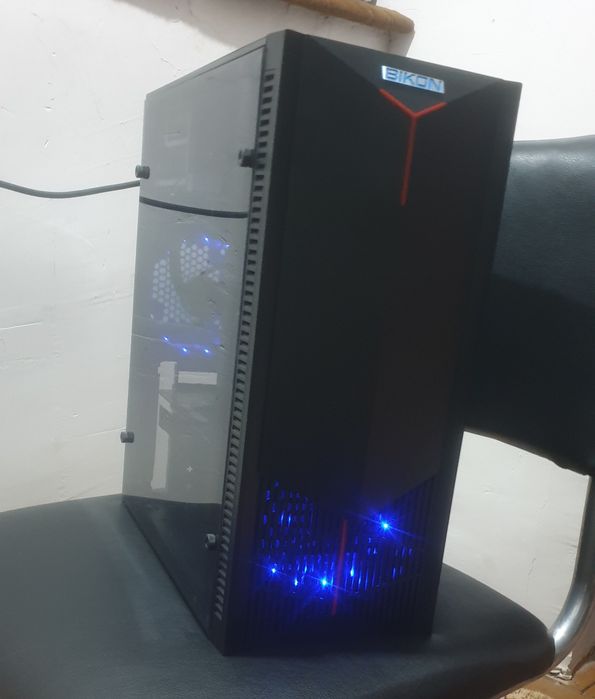 O'yin,dizayn,xisob uchun mojallangan kampyuter,keys,pc