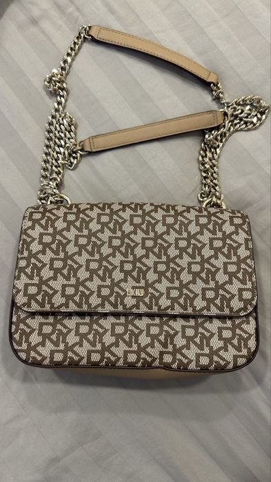 Дамска оригинална чанта DKNY