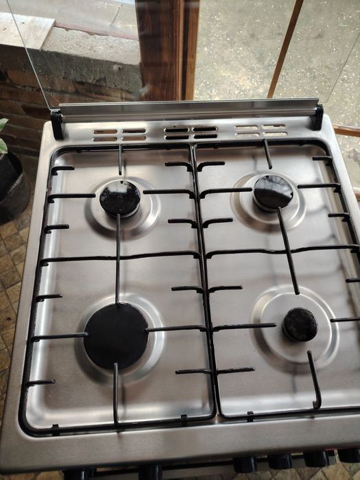 Vând aragaz Beko in staretare buna de functionare