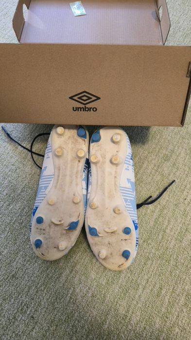 Футболни бутонки