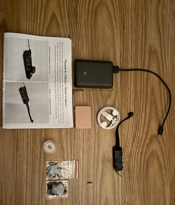 Vând camera spion tip nasture + cascuta japoneza + baterie externa!