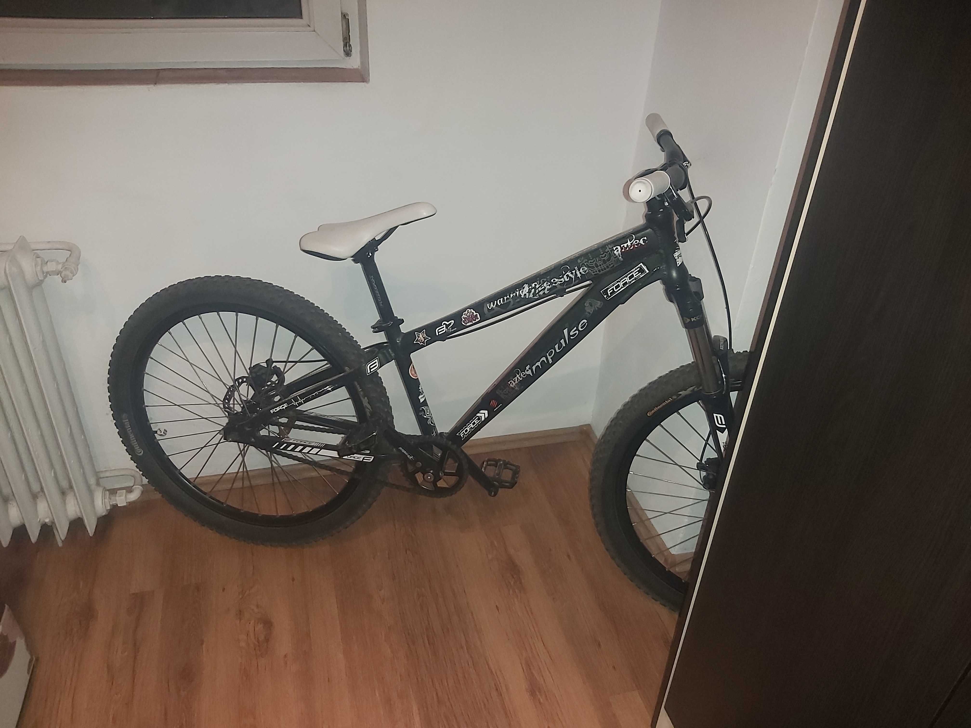 Bicicleta distractiva dirt /freeride 26" (cadru aluminiu 12Kg)