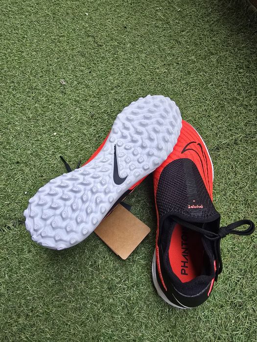 Футболни стоношки Nike PHANTOM GX ACADEMY DF TF - размер 38 1/2
Nike
N