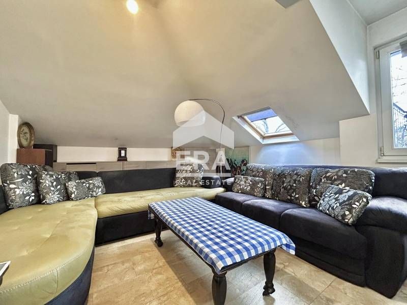 Тристаен апартамент с отделна кухня на ул. Миджур, кв. Лозенец