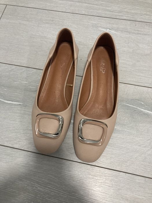 Pantofi marimea 40