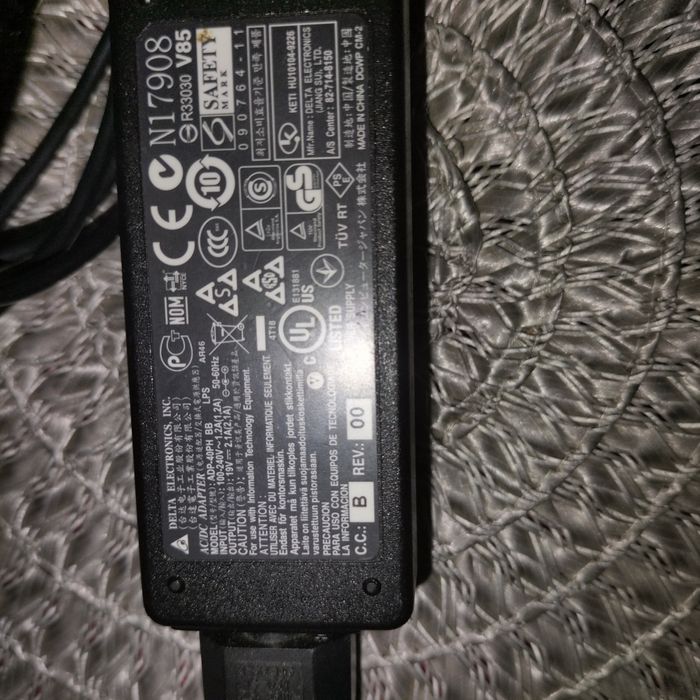 Alimentator 19v 2.1amp