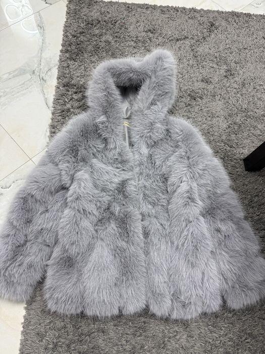 Blanita groasa cu gluga