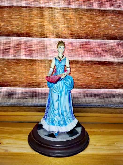 Фигура статуетка кукла винтидж ретро мода 1800 г. Дамата с ветрилото