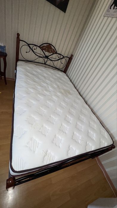 Продам кровать с ортопедический матрасом 130х200