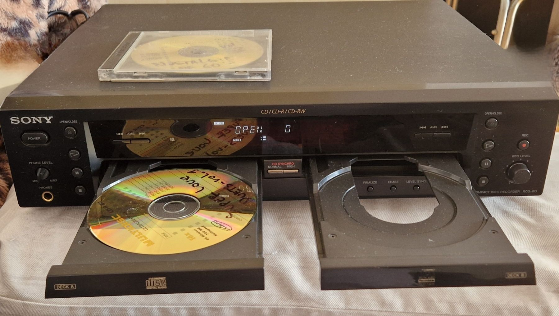 Записвачка Sony  CD Recorder dual  W3