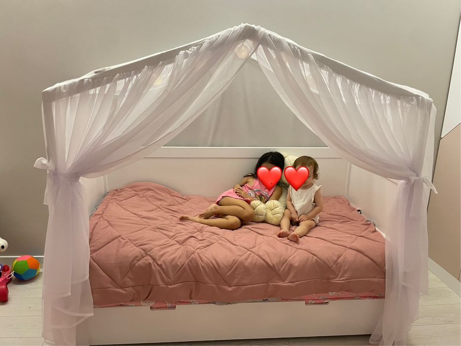 Продам кроватку домик 190*80 с выдвыжным 2 спальным местом.