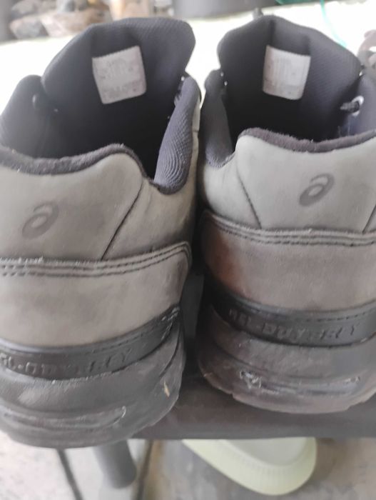 Маратонките са носени броени пъти от набук много са удобни и красиви