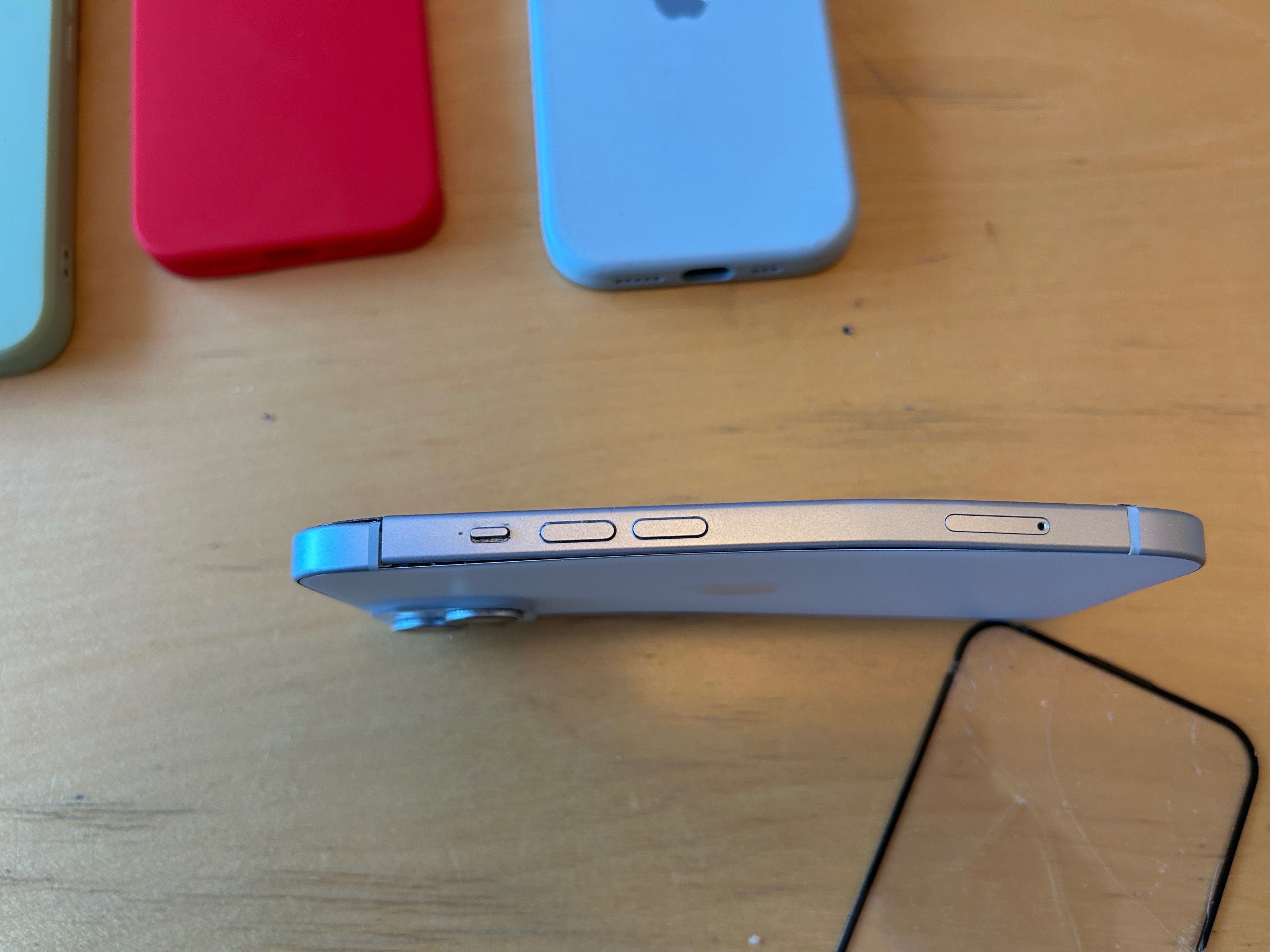 iPhone 15 128MB със счупен дисплей